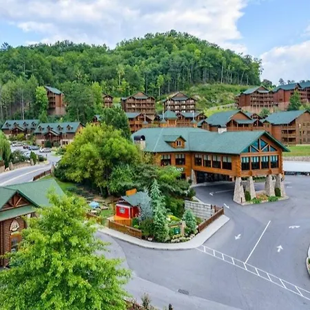Gatlinburg Cabin With Waterpark, Minigolf, Zipline
